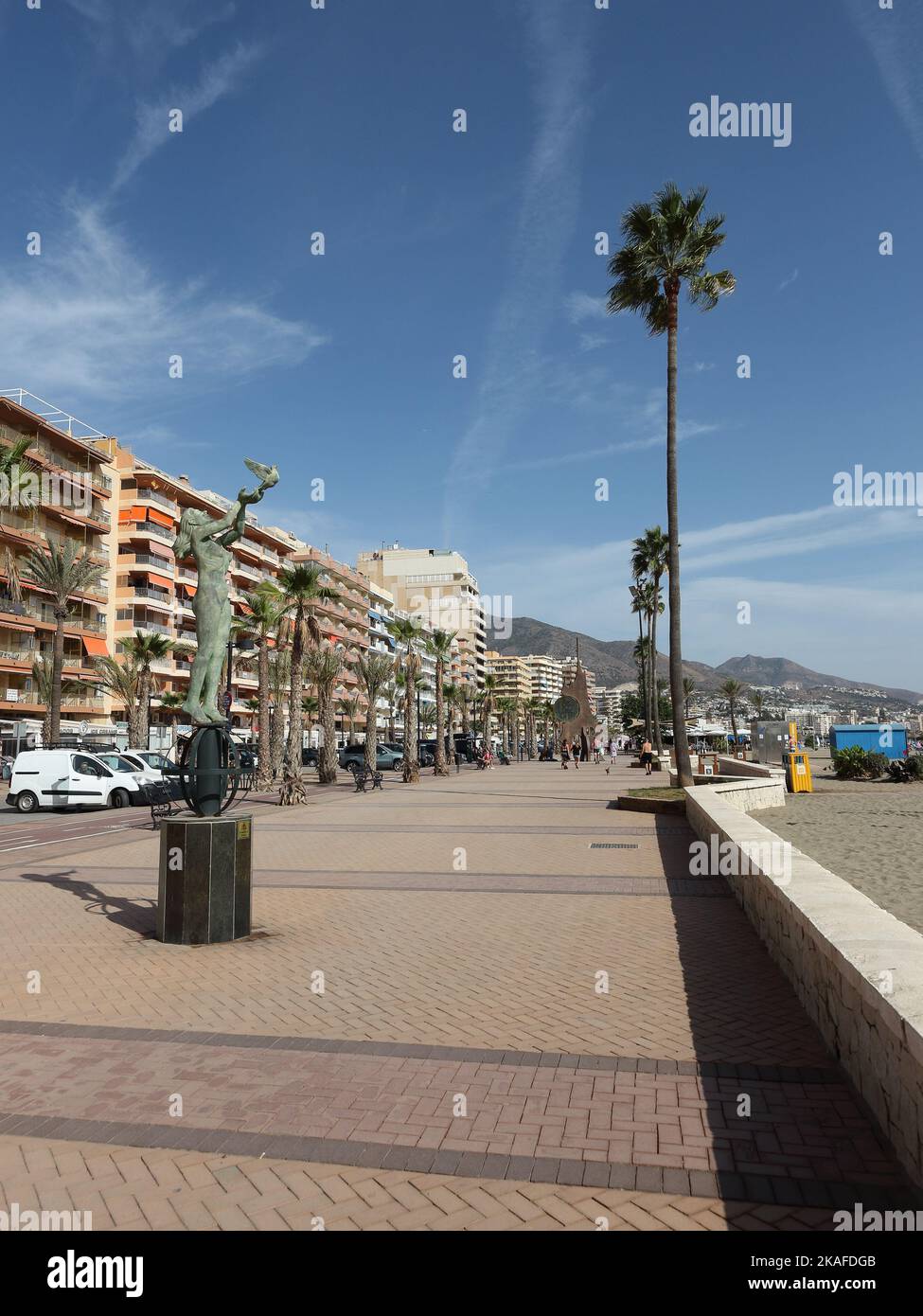Monumento al turista sul lungomare, Los Boliches, Fuengirola, Málaga, Spagna. Foto Stock