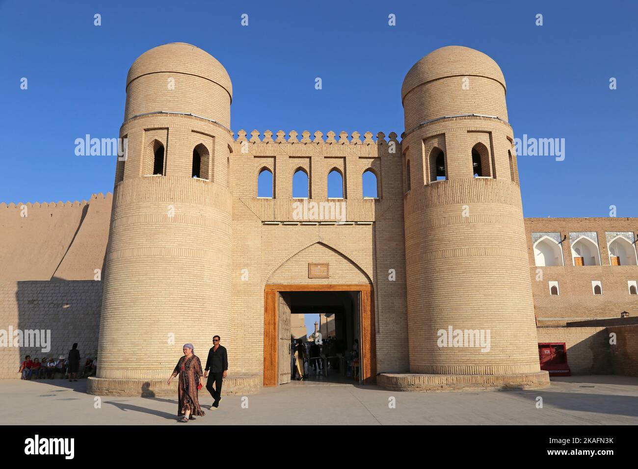 ATA Darvoza (porta del Padre) o porta Ovest, Ichan Kala (fortezza interna), Khiva, Provincia di Khorezm, Uzbekistan, Asia Centrale Foto Stock