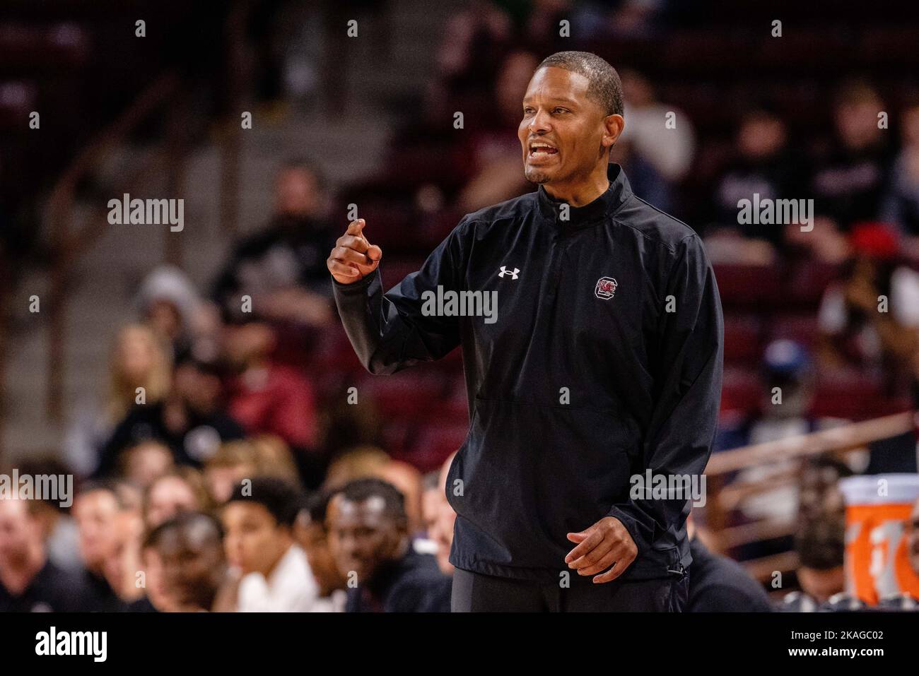 Columbia, SC, Stati Uniti. 2nd Nov 2022. Allenatore del South Carolina Gamecocks Lamont Paris durante il primo tempo contro i Mars Hill Lions nel matchup NCAA Basketball alla Colonial Life Arena di Columbia, SC. (Scott Kinser/Cal Sport Media). Credit: csm/Alamy Live News Foto Stock