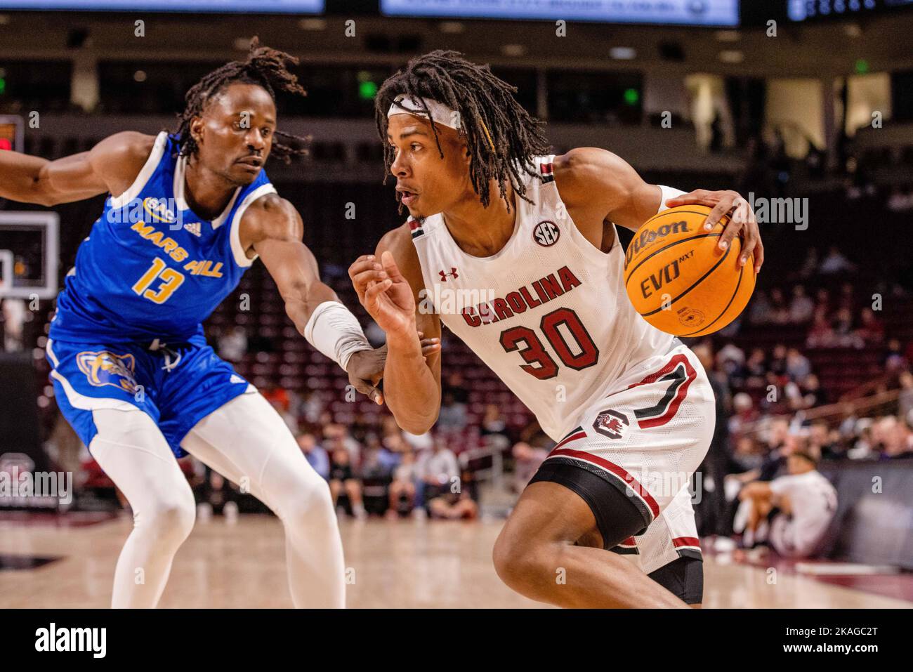 Columbia, SC, Stati Uniti. 2nd Nov 2022. South Carolina Gamecocks Forward Daniel Hankins-Sanford (30) guida al paniere contro i Mars Hill Lions durante la prima metà del matchup di pallacanestro NCAA alla Colonial Life Arena di Columbia, SC. (Scott Kinser/Cal Sport Media). Credit: csm/Alamy Live News Foto Stock