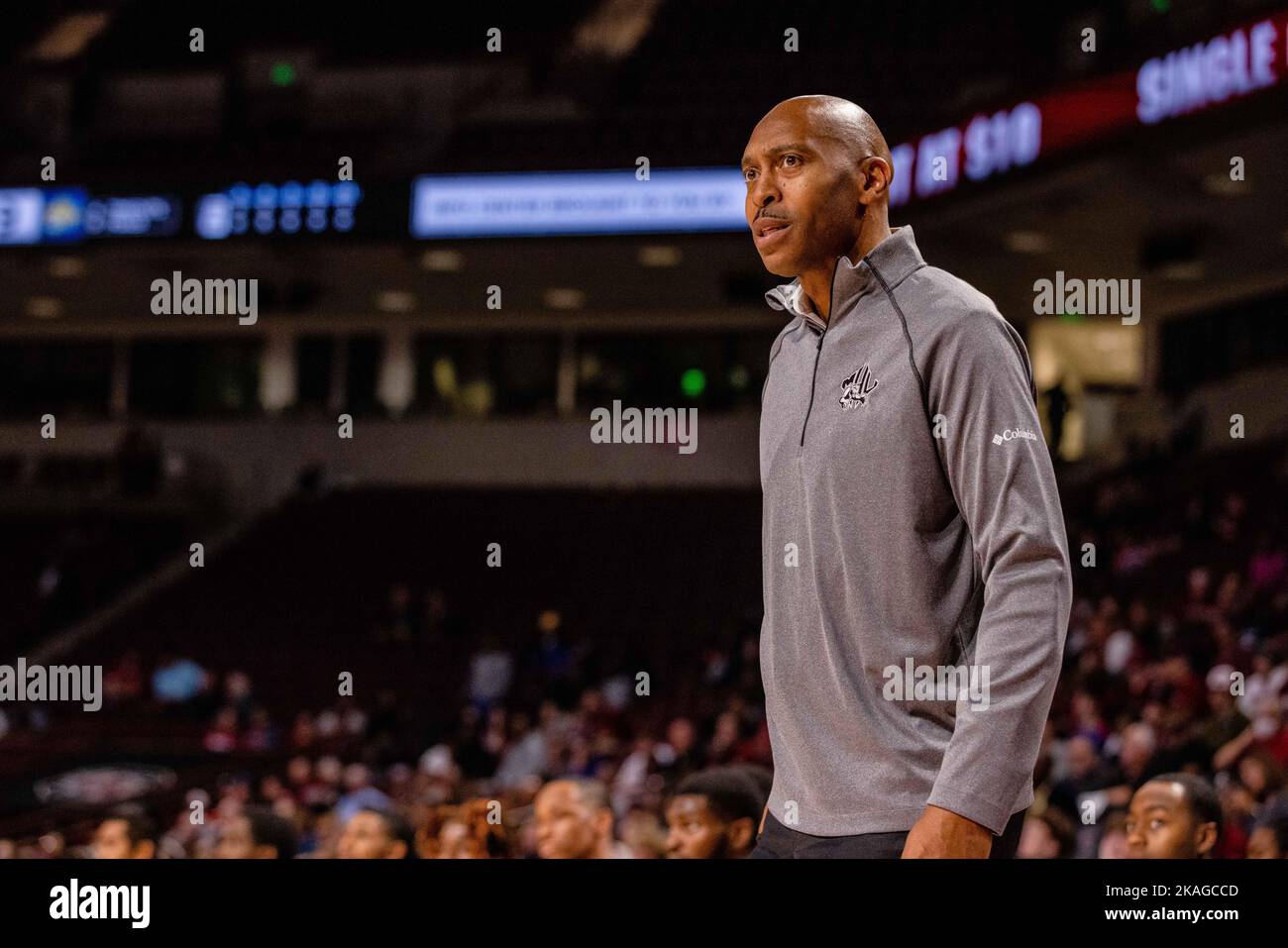 2 novembre 2022: Allenatore principale di Mars Hill Lions Larry Davis durante il primo tempo contro i Gamecocks del South Carolina nel matchup di pallacanestro NCAA alla Colonial Life Arena di Columbia, SC. (Scott Kinser/Cal Sport Media/Sipa USA)(Credit Image: © Scott Kinser/Cal Sport Media/Sipa USA) Foto Stock