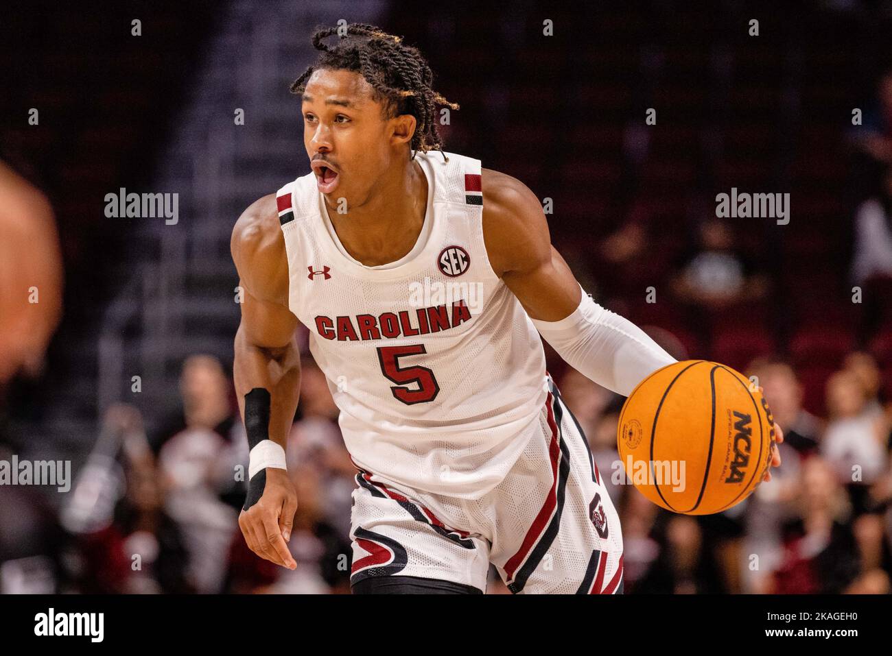Columbia, SC, Stati Uniti. 2nd Nov 2022. La guardia dei Gamecocks del South Carolina Meechie Johnson (5) si porta nel paniere contro i Mars Hill Lions durante la seconda metà del matchup di pallacanestro NCAA presso la Colonial Life Arena di Columbia, SC. (Scott Kinser/Cal Sport Media). Credit: csm/Alamy Live News Foto Stock