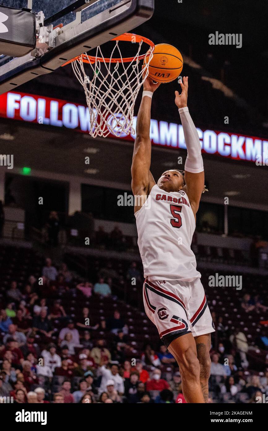 Columbia, SC, Stati Uniti. 2nd Nov 2022. La guardia dei Gamecocks del South Carolina Meechie Johnson (5) tenta un punk durante il secondo tempo contro i Mars Hill Lions nel matchup di pallacanestro NCAA alla Colonial Life Arena di Columbia, SC. (Scott Kinser/Cal Sport Media). Credit: csm/Alamy Live News Foto Stock