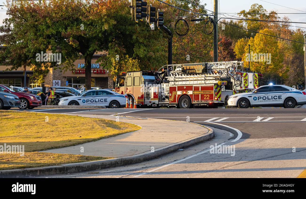 Soccorritori in caso di incidente stradale sull'autostrada US 78 a Snellville (Metro Atlanta), Georgia. (USA) Foto Stock