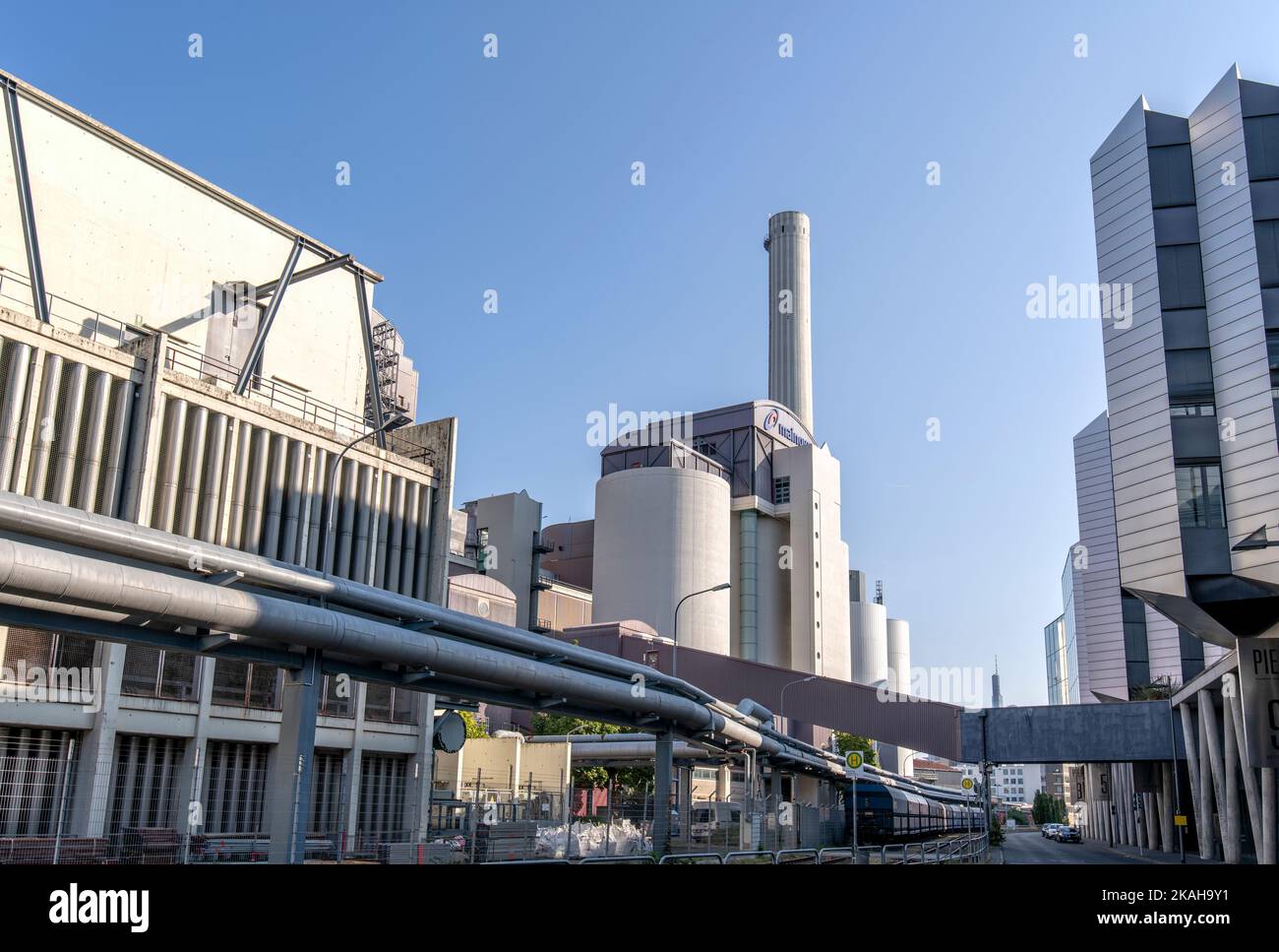 Impianto di cogenerazione di carbone e gas naturale ad ovest nel quartiere Gutleutviertel di Francoforte sul meno Foto Stock