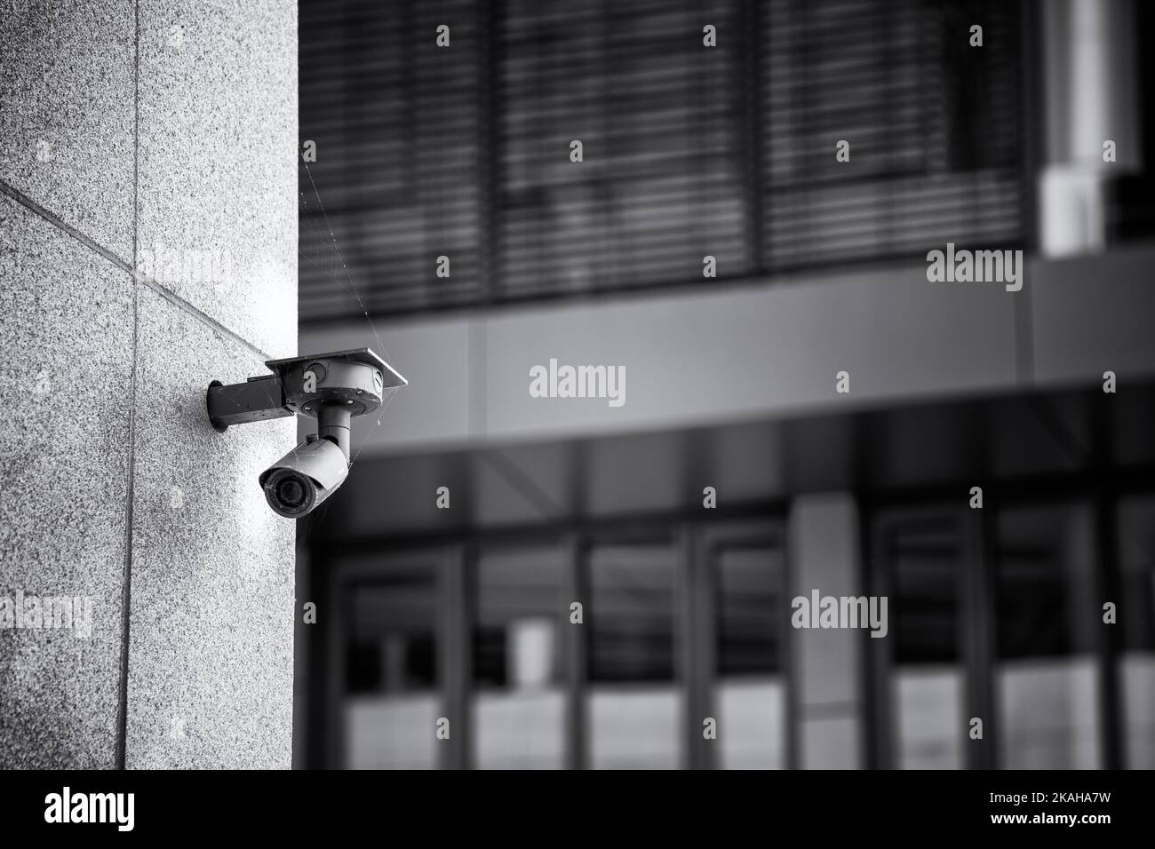 Telecamera di sorveglianza in un edificio di uffici nel quartiere Gutleutviertel di Francoforte sul meno, Germania Foto Stock