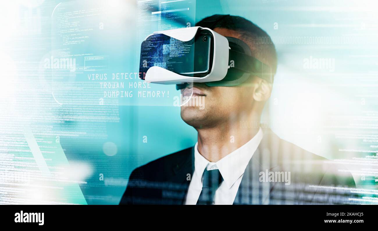 Business man futuristico, realtà virtuale e ologramma dati, innovazione e tecnologia in ufficio virtuale di sicurezza informatica. Realtà aumentata, trasformazione digitale Foto Stock