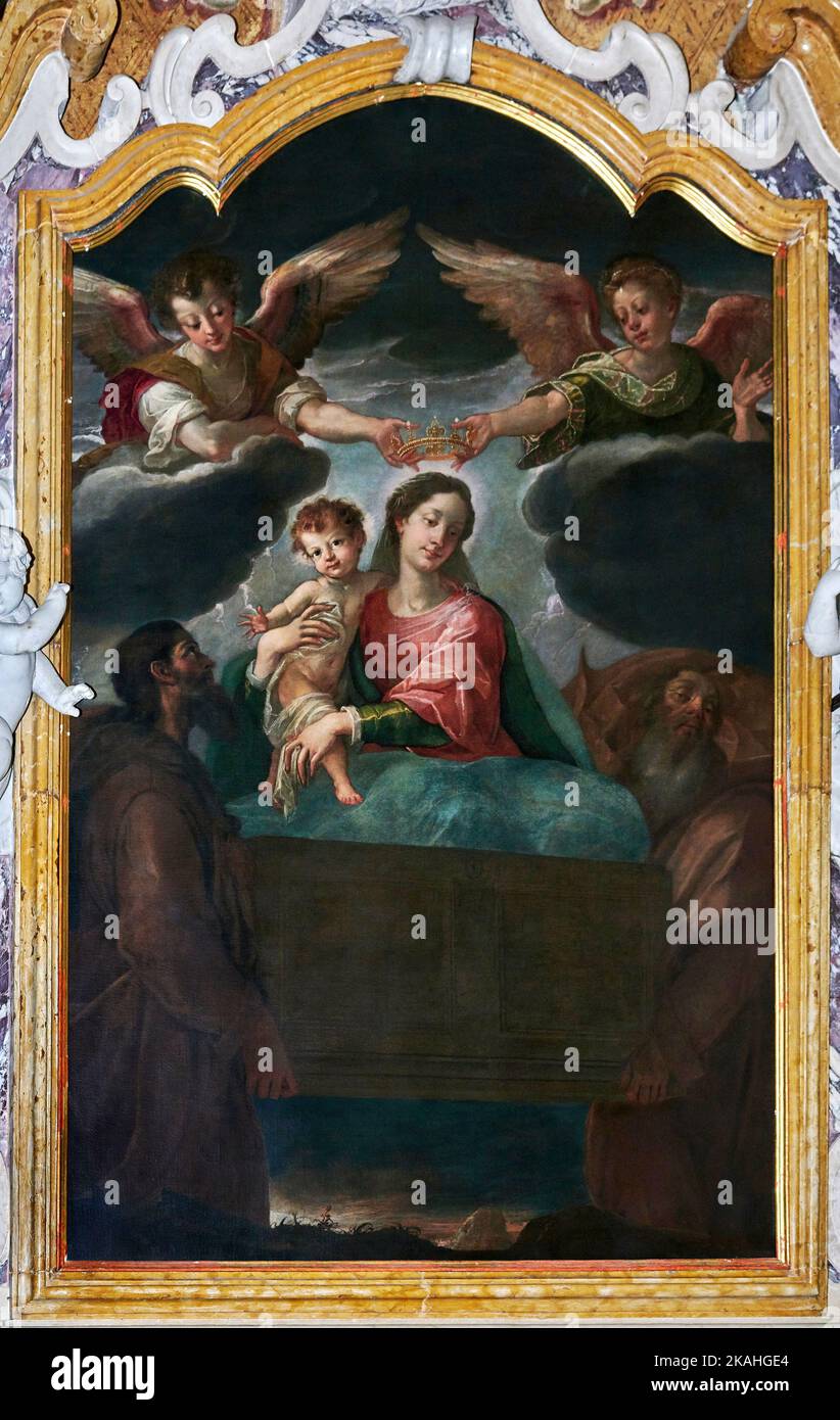 La Vergine incoronata da due angeli e pregata da due monaci - olio su tela - Antonio Maria Viani - primo quarto del XVII secolo - Mantova, Italia, chi Foto Stock