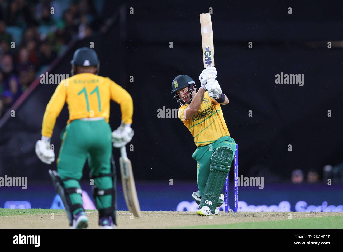 Sydney, Australia. 03rd Nov 2022. Aiden Markram del Sud Africa gioca un colpo durante la partita di Coppa del mondo T20 della ICC Mens 2022 tra Pakistan e Sud Africa al Sydney Cricket Ground, Sydney, Australia, il 3 novembre 2022. Foto di Peter Dovgan. Solo per uso editoriale, licenza richiesta per uso commerciale. Non è utilizzabile nelle scommesse, nei giochi o nelle pubblicazioni di un singolo club/campionato/giocatore. Credit: UK Sports Pics Ltd/Alamy Live News Foto Stock