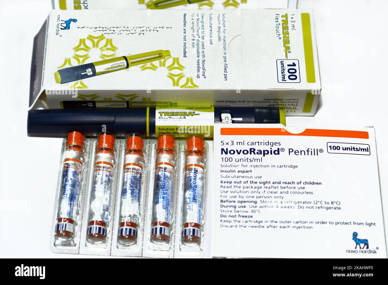 Cairo, Egitto, ottobre 4 2022: Insulina ad azione prolungata Tresiba FlexTouch prodotta da Novo Nordisk Company e NovoRapid soluzione iniettabile in cartuccia insulina Foto Stock