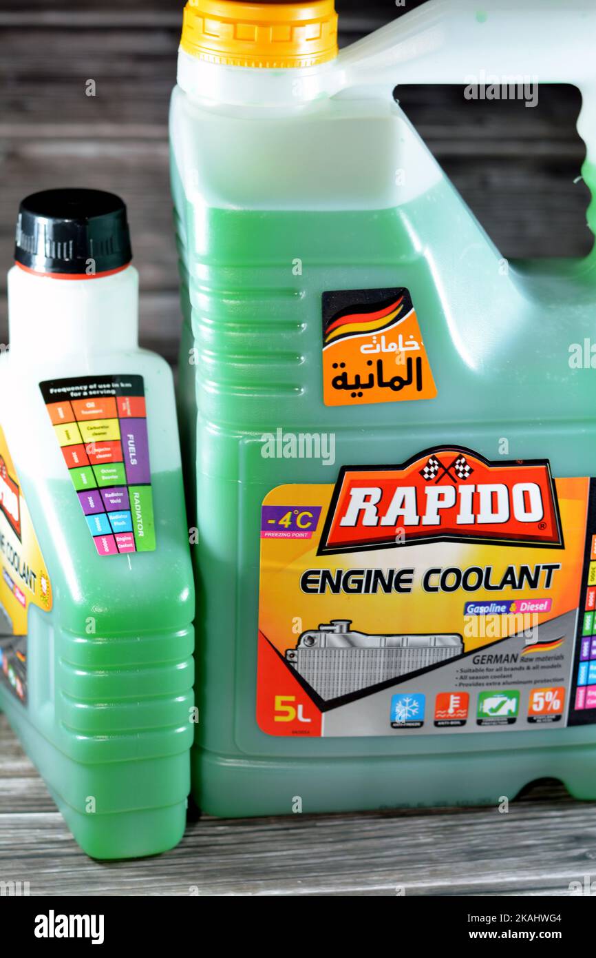 Cairo, Egitto, settembre 14 2022: Liquido di raffreddamento rapido del motore - 5 litri, non schiumoso e protegge le parti dalla corrosione per una maggiore durata, formulato per fornire Foto Stock