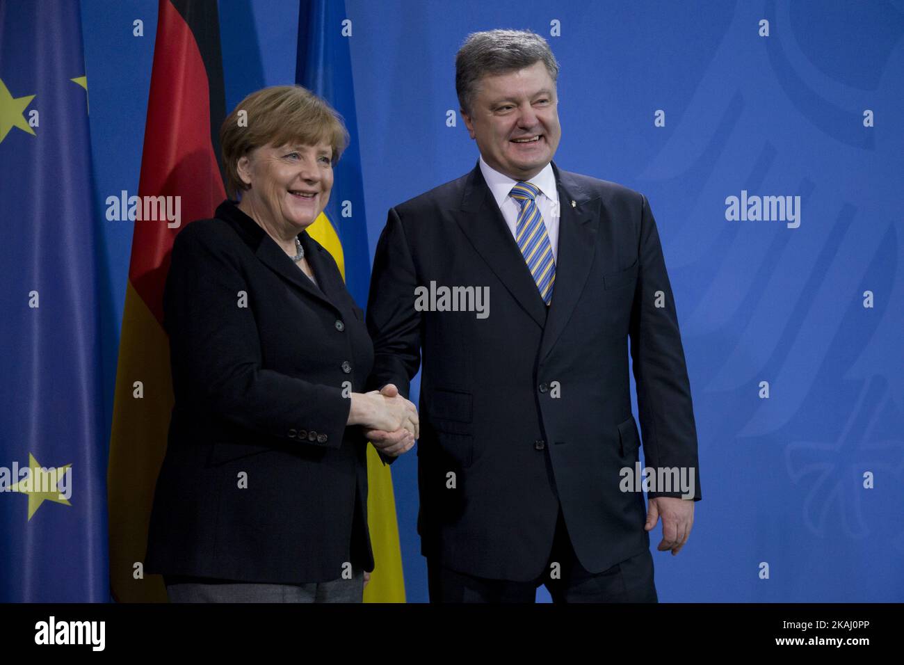 La cancelliera tedesca Angela Merkel e il presidente ucraino Petro Poroshenko sono stati raffigurati dopo una conferenza stampa tenutasi il 1 febbraio 2016 a Berlino, in Germania. Foto Stock