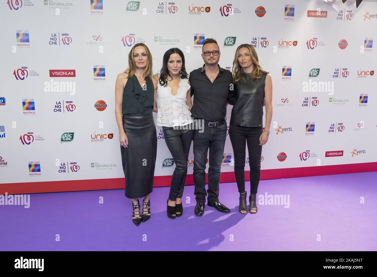 (L-R) Sharon Corr, Andrea Corr, Jim Corr e Caroline Corr della band irlandese i Corrs partecipano alla fotocall 'la Noche de Cadena 100' presso il centro Barclaycard il 9 aprile 2016 a Madrid, Spagna. Foto Stock