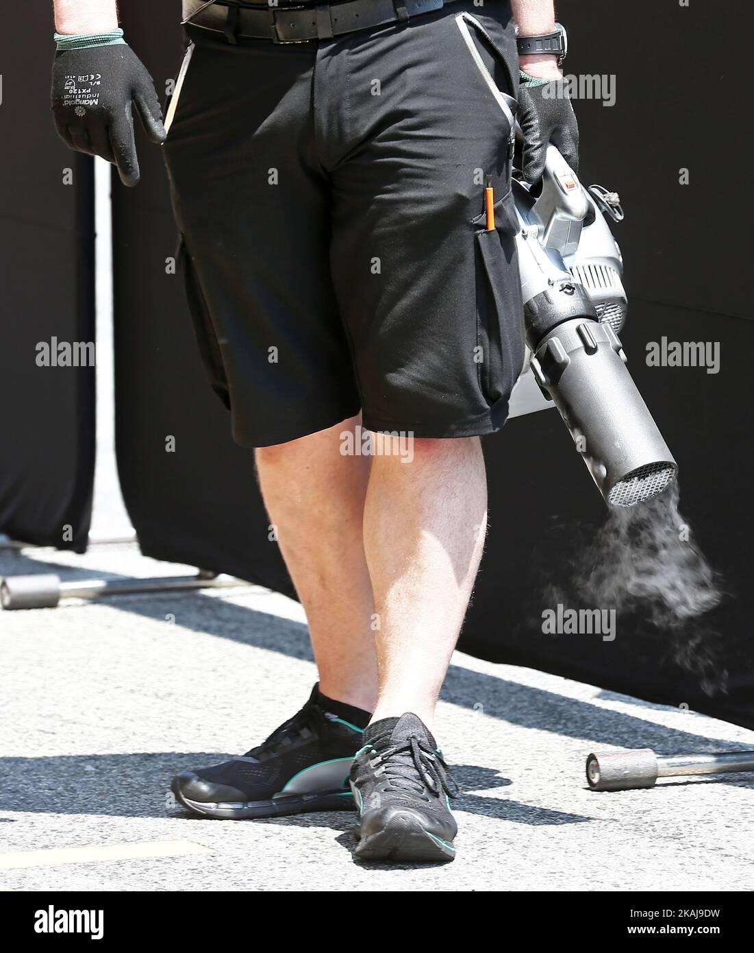 Mercedes meccanica durante la seconda giornata di test di Formula 1, svoltasi sul circuito Barcellona-Catalunya, il 18 maggio 2016.Photo: Jordi Galbany/Urbanandsport/Nurphoto -- (Photo by Urbanandsport/NurPhoto) *** Please use Credit from Credit Field *** Foto Stock