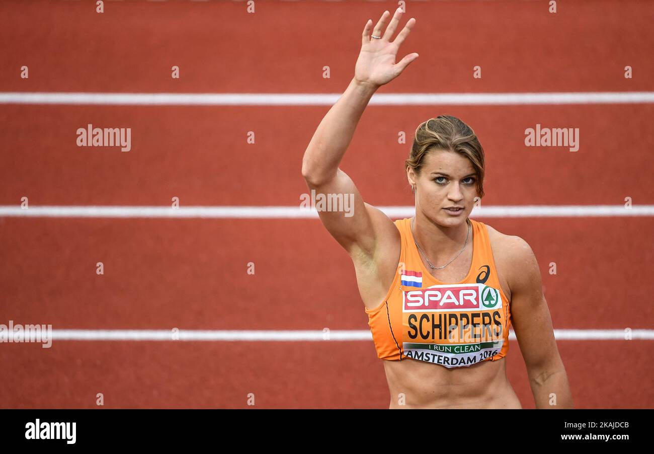 Dafne SCHIPPERS dai Paesi Bassi vince la sua semifinale per passare alla finale 100m ai Campionati europei di atletica 23rd che si tengono ad Amsterdam il venerdì 8th luglio 2016. Foto Stock