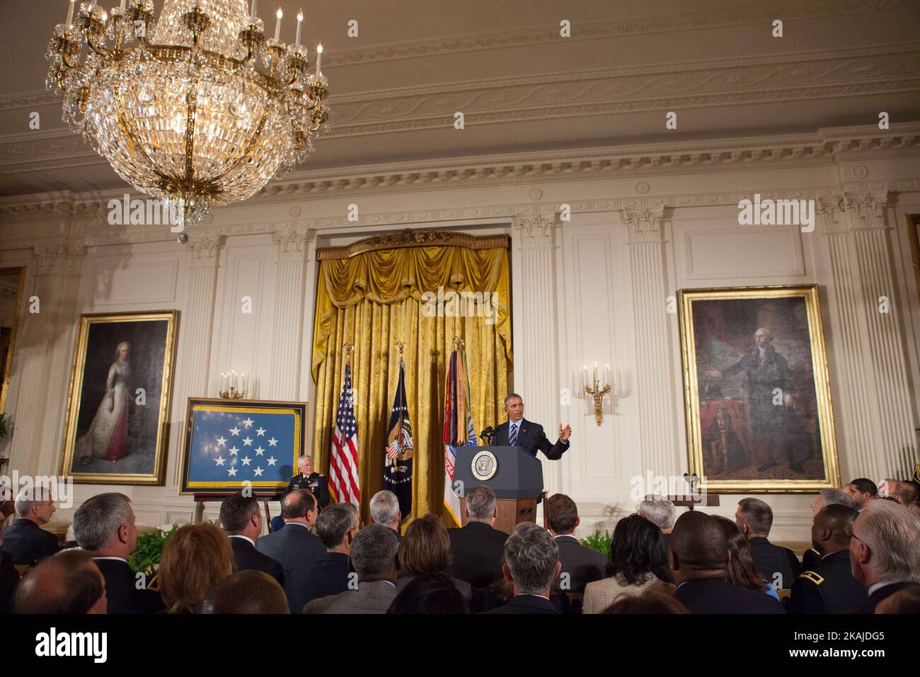 Washington, DC — lunedì 18 luglio, nella stanza orientale della Casa Bianca, il presidente Barack Obama ha premiato il tenente colonnello (Ret.) Charles Kettles, l'esercito degli Stati Uniti, la medaglia d'onore per il gallantry cospicuo. L'allora maggiore Kettles si distinse nelle operazioni di combattimento nei pressi di Duc Pho, Repubblica del Vietnam, il 15 maggio 1967 e si accreditò di aver salvato la vita di 40 soldati e quattro membri del suo equipaggio. (Foto di Cheriss May/NurPhoto) *** Please use Credit from Credit Field *** Foto Stock