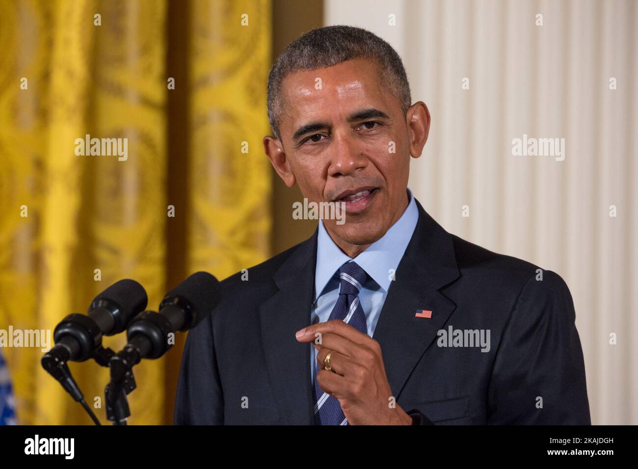 Washington, DC — lunedì 18 luglio, nella stanza orientale della Casa Bianca, il presidente Barack Obama parla della galanteria del tenente colonnello (Ret.) Charles Kettles, esercito degli Stati Uniti, e come si è distinto nelle operazioni di combattimento vicino Duc Pho, Repubblica del Vietnam, il 15 maggio 1967 e come ha salvato la vita di 40 soldati e quattro dei suoi membri del suo equipaggio. (Foto di Cheriss May/NurPhoto) *** Please use Credit from Credit Field *** Foto Stock