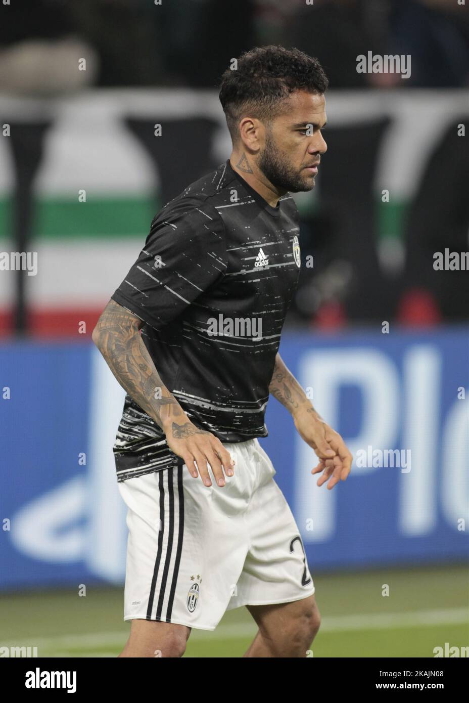 Dani Alves durante la Champions League tra Juventus e Olympique Lyonnais, a Torino, il 14 settembre 2016. *** Utilizzare il campo credito da credito *** Foto Stock