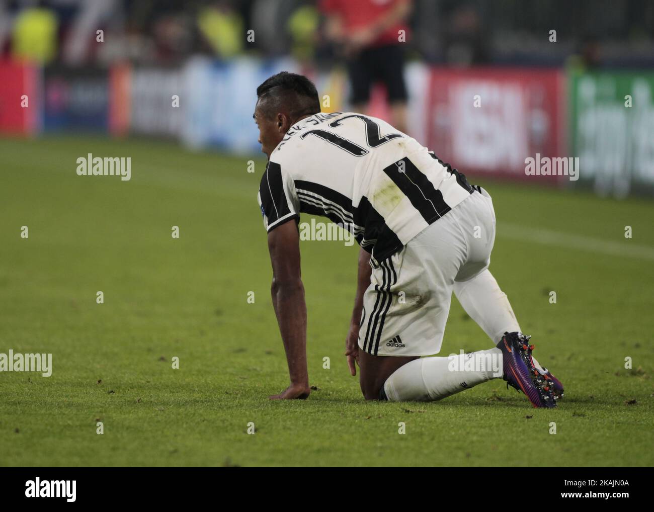Alex Sandro durante la Champions League tra Juventus e Olympique Lyonnais, a Torino, il 14 settembre 2016. *** Utilizzare il campo credito da credito *** Foto Stock