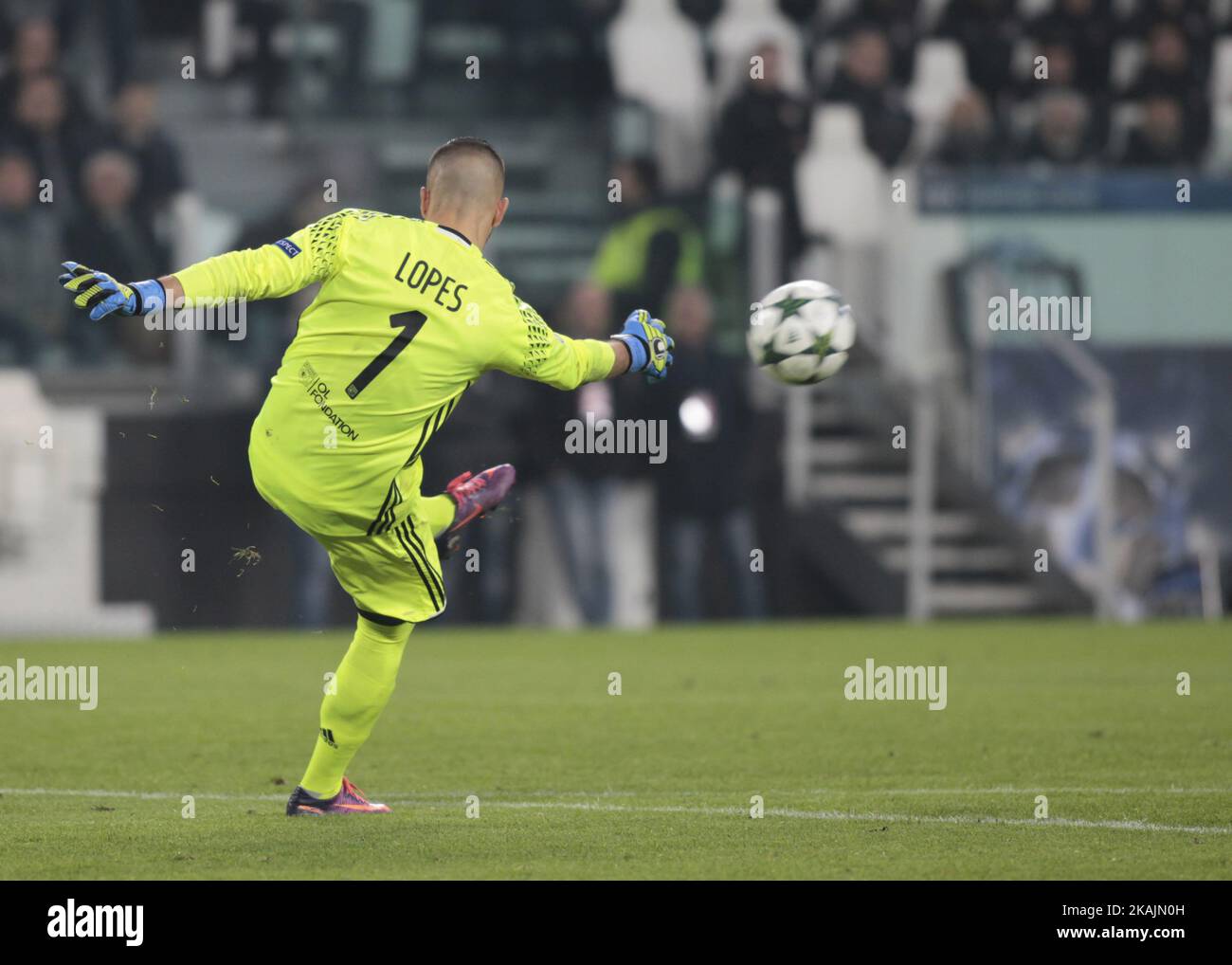 Anthony Lopes durante la Champions League tra Juventus e Olympique Lyonnais, a Torino, il 14 settembre 2016. *** Utilizzare il campo credito da credito *** Foto Stock