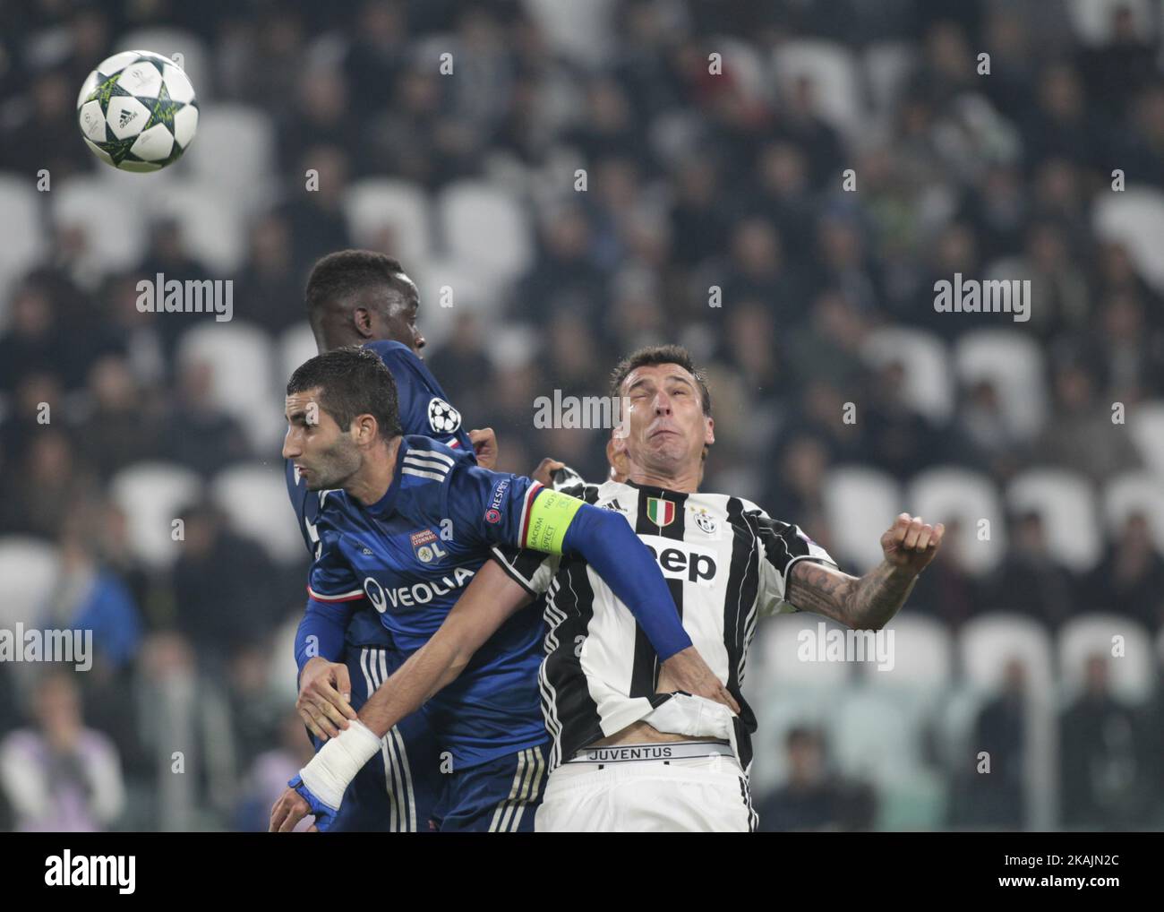 Mario Mandzukic durante la partita della Champions League tra Juventus e Olympique Lyonnais, a Torino, il 14 settembre 2016. *** Utilizzare il campo credito da credito *** Foto Stock