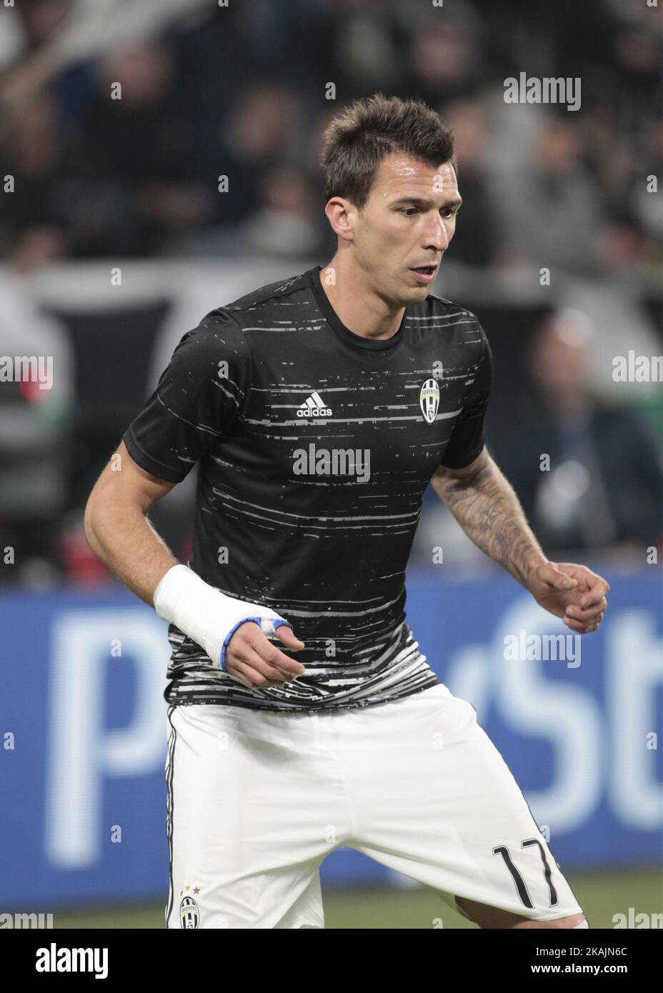 Mario Mandzukic durante la partita della Champions League tra Juventus e Olympique Lyonnais, a Torino, il 14 settembre 2016. *** Utilizzare il campo credito da credito *** Foto Stock