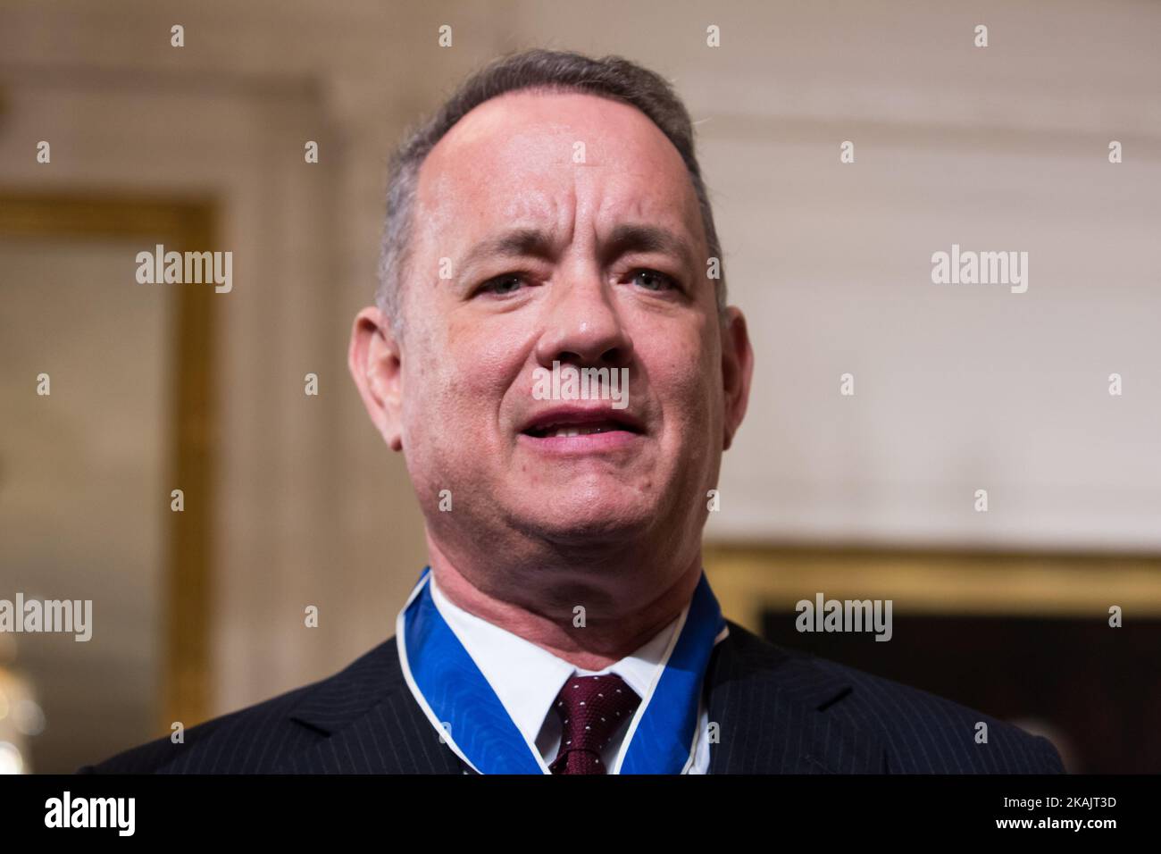 Medaglia presidenziale della libertà premiazione, attore Tom Hanks, ha risposto alle domande dei giornalisti, dopo aver ricevuto la medaglia presidenziale della libertà alla stanza orientale della Casa Bianca 22 novembre 2016 a Washington, DC. La Medaglia Presidenziale della libertà è il più alto onore per i civili degli Stati Uniti d'America. (Foto di Cheriss May/NurPhoto) *** Please use Credit from Credit Field *** Foto Stock