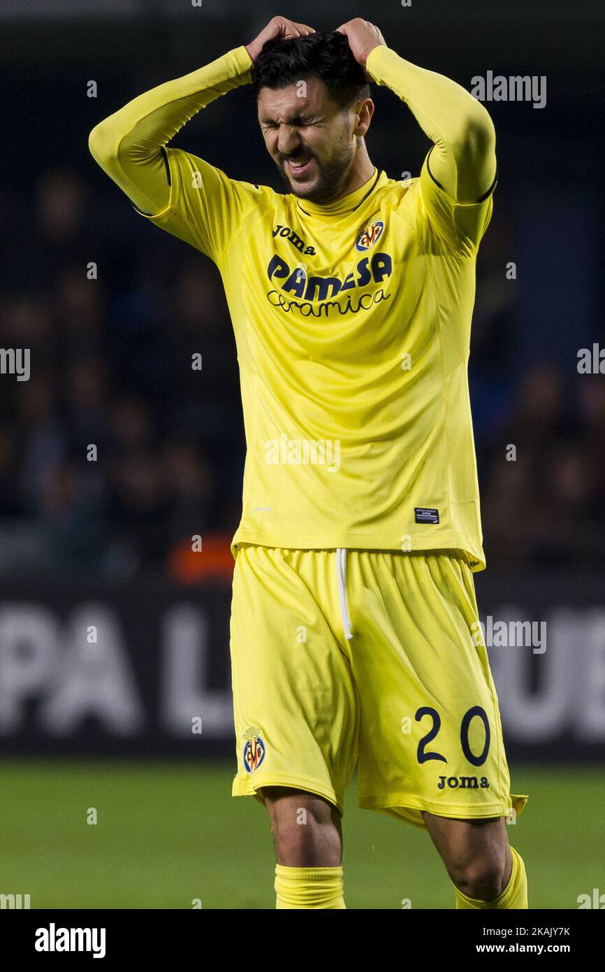 20 Roberto Soriano di Villarreal CF durante la partita di calcio della UEFA Europa League tra Villarreal CF e Steaua Bucarest allo stadio El Madrigal di Villarreal, giovedì 8 dicembre, 2016. (Foto di Jose Miguel Fernandez/NurPhoto) *** Please use Credit from Credit Field *** Foto Stock