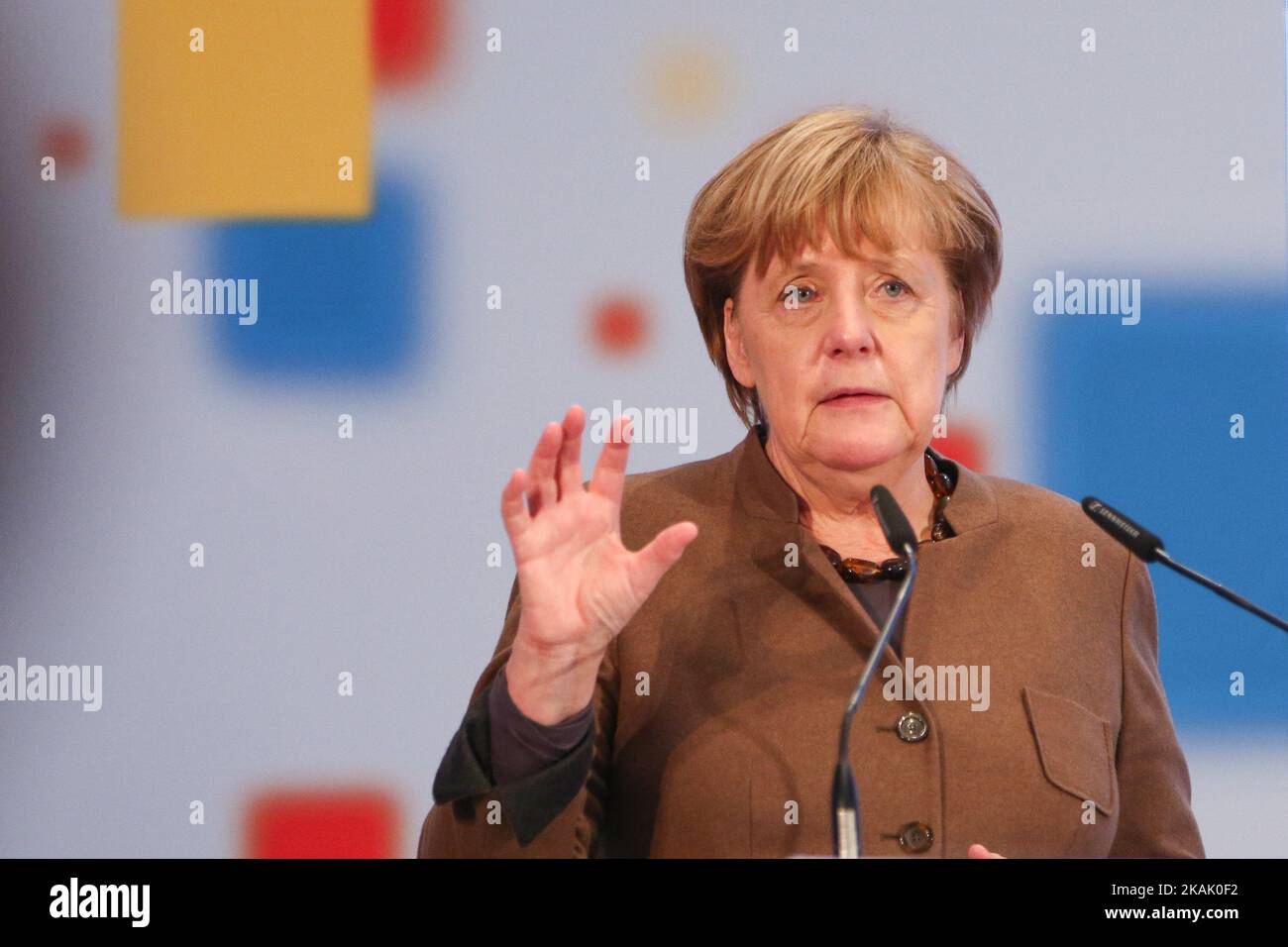 La cancelliera tedesca Angela Merkel reagisce parlando al pubblico durante una conferenza digitale tedesco-francese al Ministero federale dell'economia e dell'energia a Berlino (Foto di Christian Marquardt/NurPhoto) (Foto di Christian Marquardt/NurPhoto) *** Please use Credit from Credit Field *** Foto Stock