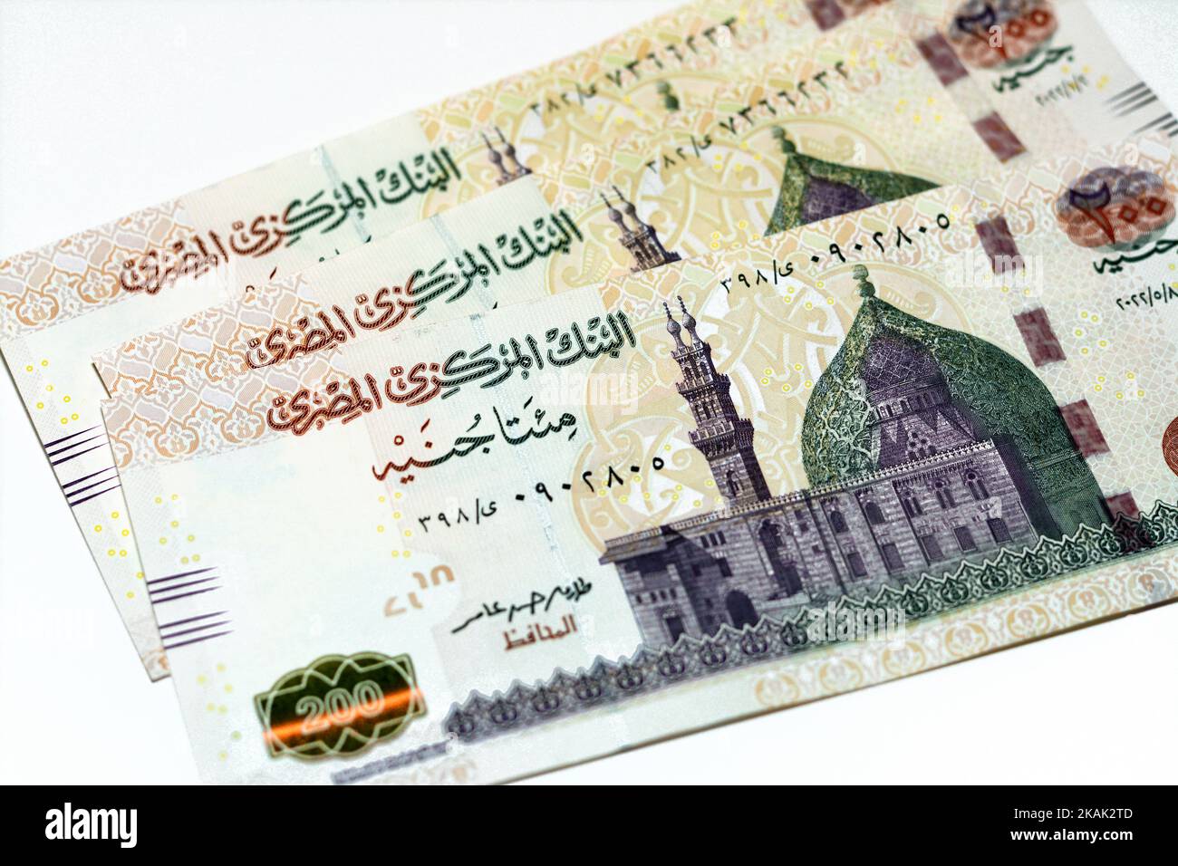 Lato opposto di 200 LE EGP duecento sterline egiziane denaro contante banconote serie 2022 caratteristiche la moschea di Qani-Bay al Cairo, Egitto, focu selettivo Foto Stock