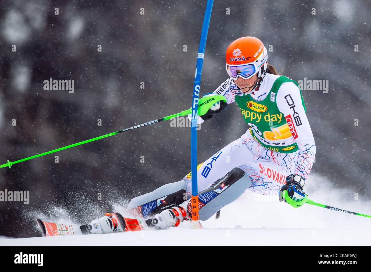 Petra Vlhova di SVK in azione durante l'Audi FIS Alpine Ski World Cup Slalom femminile il 08 gennaio 2017 a Maribor, Slovenia (Foto di Damjan Zibert/NurPhoto) *** Please use Credit from Credit Field *** Foto Stock