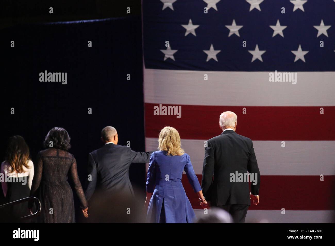 Barack, Malia, e Michelle Obama partono con Joe e Jill Biden dopo l'addio al McCormick Place di Chicago, Illinois, USA il 10 gennaio 2017. (Foto di Emily Molli/NurPhoto) *** Please use Credit from Credit Field *** Foto Stock