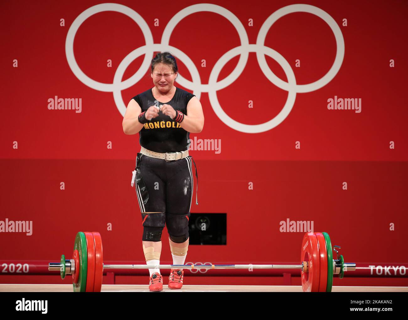 02 AGOSTO 2021 - TOKYO, GIAPPONE: Mönkhjantsangiin ANKHTSETSEG della Mongolia reagisce durante il Weightlifting Women's 87kg ai Giochi Olimpici di Tokyo 2020 (Foto di Mickael Chavet/RX) Foto Stock