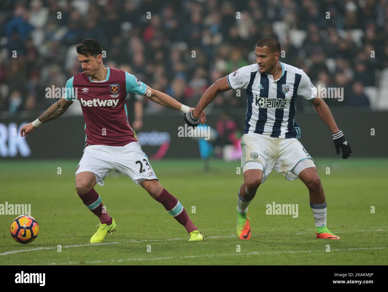 Jose Fonte di West Ham United durante la partita di EPL - Premier League tra West Ham United contro West Bromwich Albion allo stadio di Londra, Queen Elizabeth II Olympic Park, Londra, Gran Bretagna - 11 Feb 2017 (Photo by Kieran Galvin/NurPhoto) *** Please use Credit from Credit Field *** Foto Stock