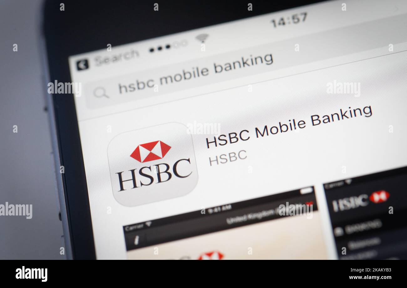 L'app per smartphone per HSBC banking è stata visualizzata il 1 marzo 2017 a Bydgoszcz, Polonia. In precedenza HSBC ha riconosciuto che ha avuto problemi con il suo sistema di online banking e gli utenti non sono stati in grado di accedere. (Foto di Jaap Arriens/NurPhoto) *** Please use Credit from Credit Field *** Foto Stock