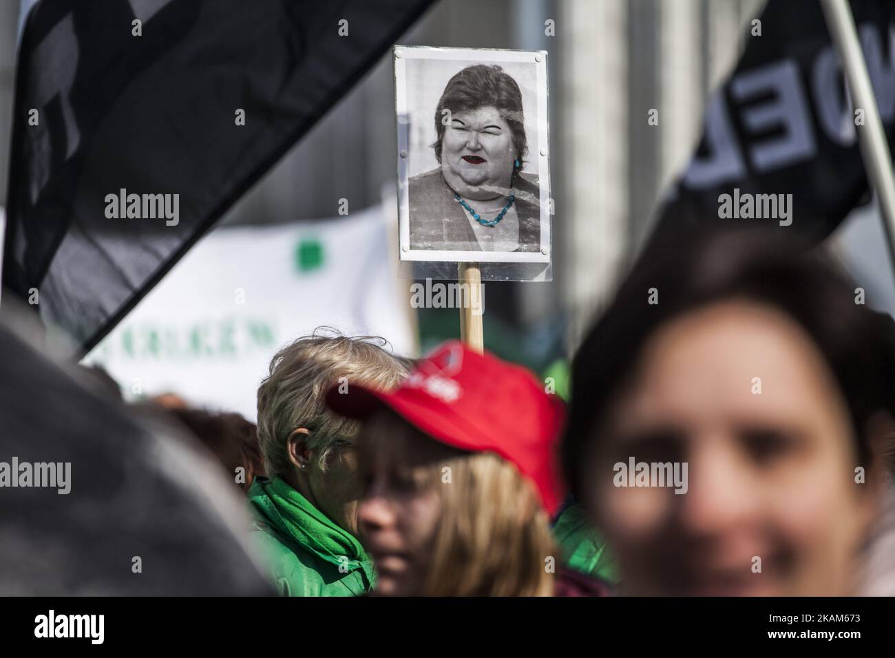 Migliaia di lavoratori del settore sanitario e non profit si sono riuniti per protestare per ottenere più fondi pubblici e fermare l’austerità. Circa 10,000 manifestanti sono attesi a Bruxelles il 21 marzo 2017. (Foto di Kevin Van den Panhuyzen/NurPhoto) *** Please use Credit from Credit Field *** Foto Stock