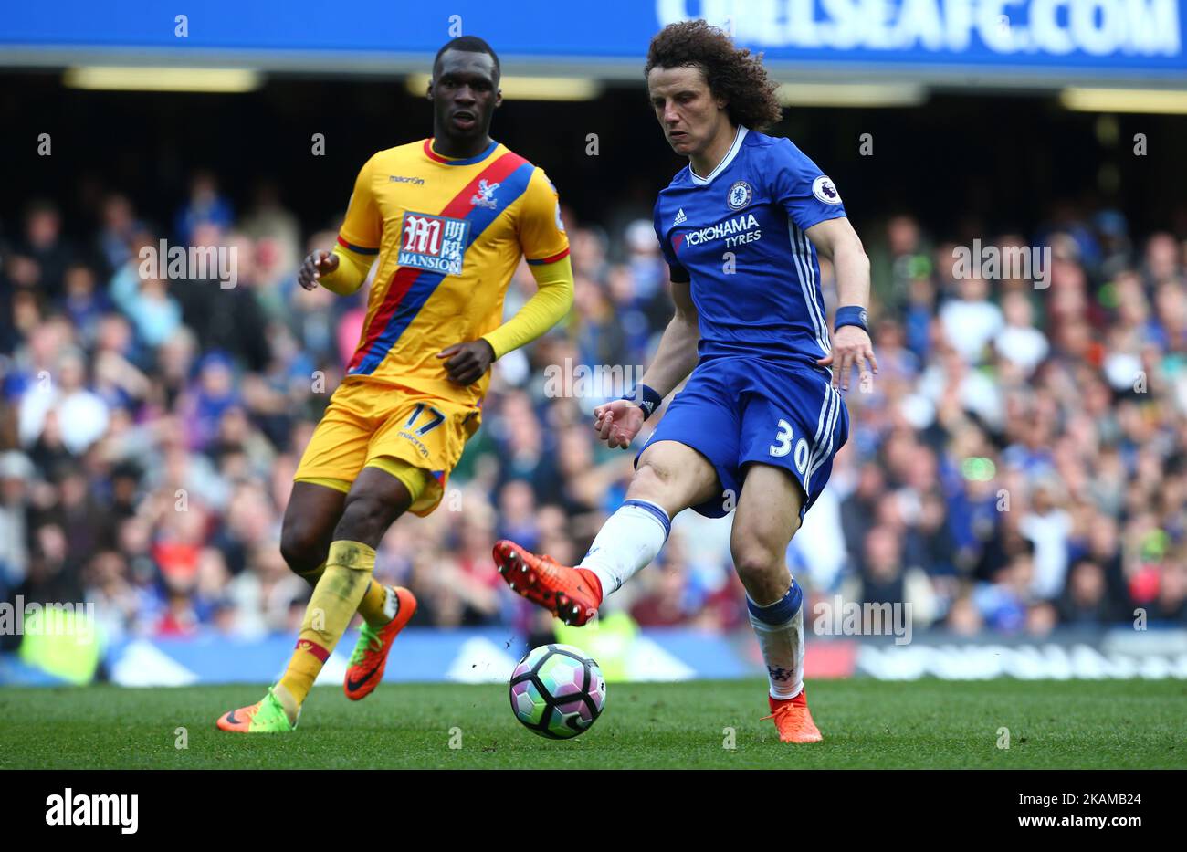 David Luiz di Chelsea durante la partita della EPL Premier League tra Chelsea e Crystal Palace a Stamford Bridge, Londra, Inghilterra, il 01 aprile 2017. (Foto di Kieran Galvin/NurPhoto) *** Please use Credit from Credit Field *** Foto Stock