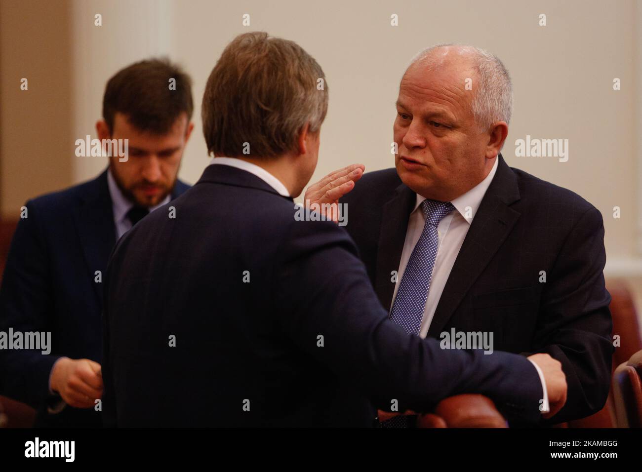 Primo Vice primo Ministro - il Ministro dello sviluppo economico e del Commercio dell'Ucraina Stepan KUBIV partecipa alla sessione del Governo. Il governo ucraino - Gabinetto dei ministri - tiene una sessione sulla strategia di medio termine per il 2017-2020, a Kiev, in Ucraina, il 3 aprile 2017. (Foto di Sergii Kharchenko/NurPhoto) *** Please use Credit from Credit Field *** Foto Stock