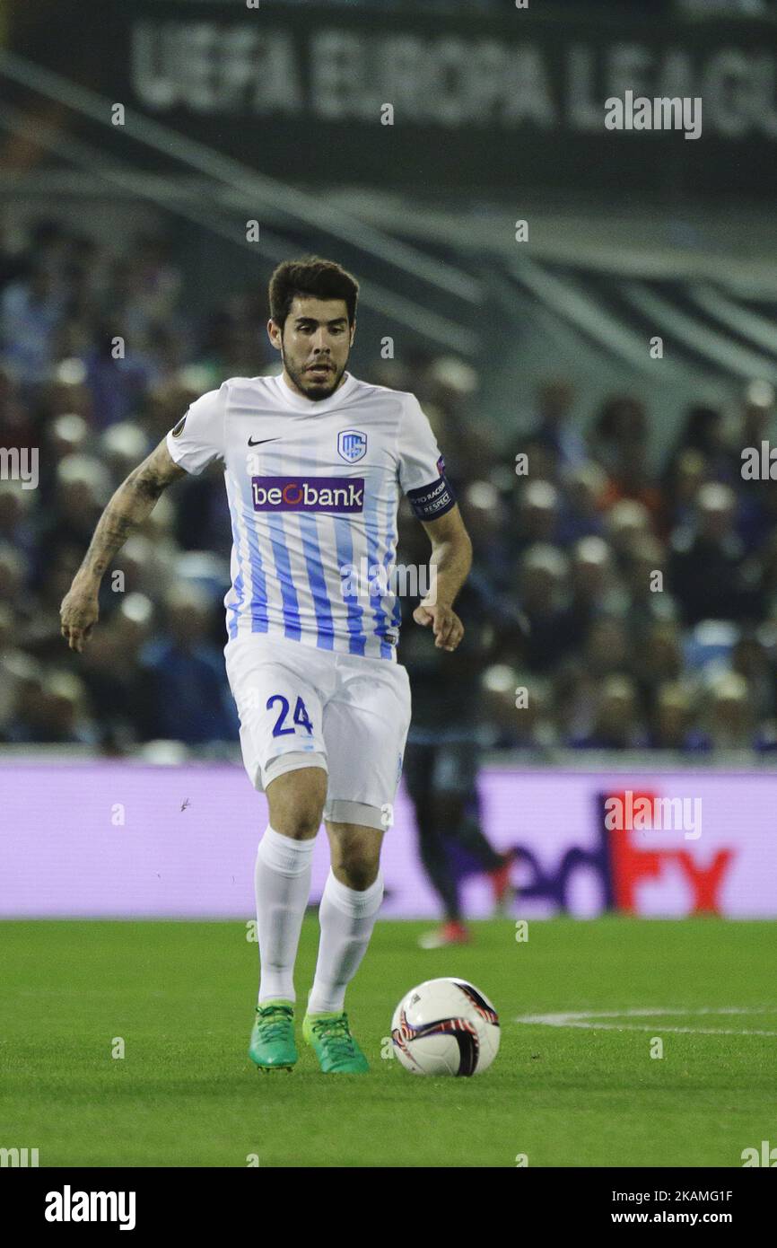 Alejandro Pozuelo centrocampista del KRC Genk FC (24) guida la palla durante la UEFA Europe League Round di 4 partita di prima gamba tra Celta de Vigo e KRC Genk FC allo stadio di Balaidos il 13 aprile 2017 a Vigo, Spagna. (Foto di Jose Manuel Alvarez Rey/NurPhoto) *** Please use Credit from Credit Field *** Foto Stock