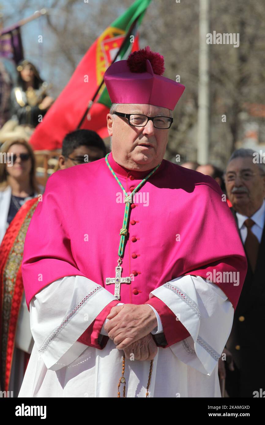 Thomas Christopher Collins, cardinale canadese della Chiesa cattolica e arcivescovo di Toronto, partecipa alla processione del Venerdì Santo in Little Italy a Toronto, Ontario, Canada, il 14 aprile 2017. La comunità di San Francesco d'Assisi e della piccola Italia celebra il Venerdì Santo con la tradizionale processione che rappresenta gli eventi che hanno portato alla Crocifissione e alla Risurrezione di Gesù Cristo. (Foto di Creative Touch Imaging Ltd./NurPhoto) *** si prega di utilizzare il credito dal campo di credito *** Foto Stock
