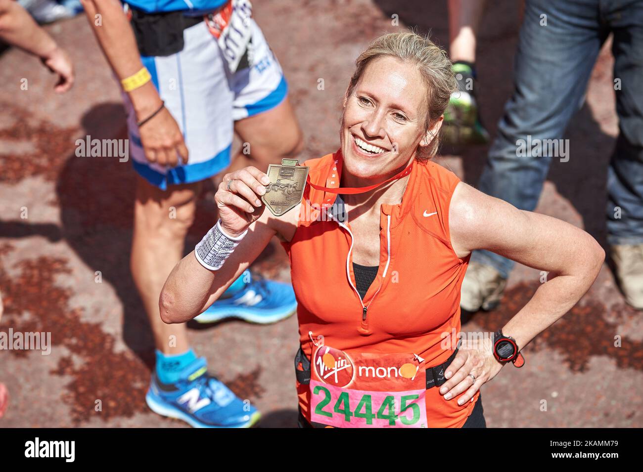 Helen Glover si presenta per una foto dopo aver completato la Virgin London Marathon il 23 aprile 2017 a Londra, Inghilterra. (Foto di Karyn Louise/NurPhoto) *** Please use Credit from Credit Field *** Foto Stock