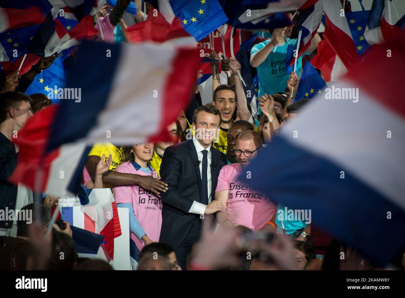 Presidente del movimento politico 'en Marche !' ( In poi !) E il candidato francese alle elezioni presidenziali Emmanuel Macron ha tenuto un discorso durante un raduno elettorale il 01 maggio 2017 a Parigi, Francia. Marine le Pen affronta Emmanuel Macron nell'ultimo turno delle elezioni presidenziali francesi del 07 maggio. (Foto di Guillaume Pinon/NurPhoto) *** Please use Credit from Credit Field *** Foto Stock