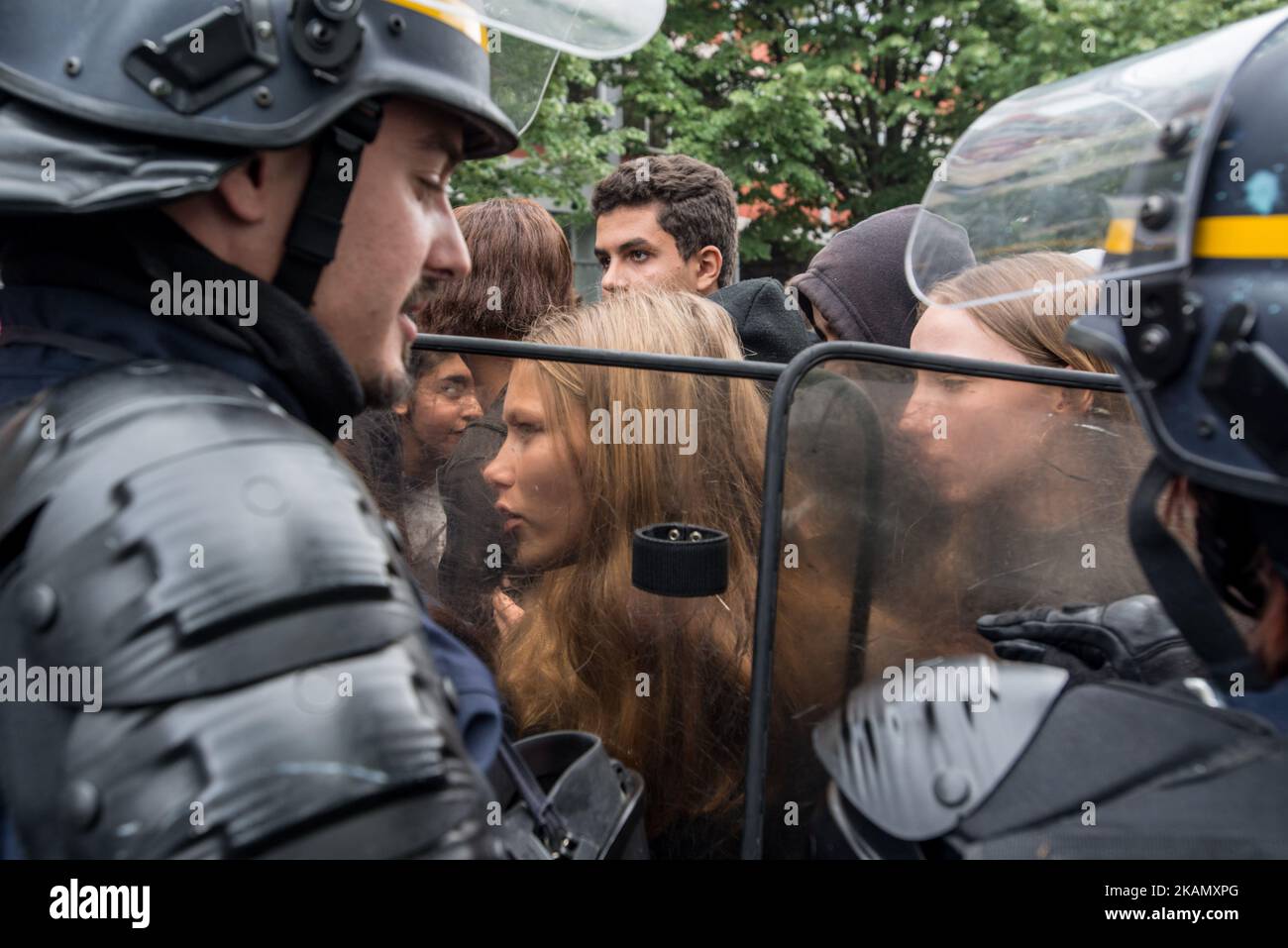 La dimostrazione degli studenti parigini contro le elezioni presidenziali francesi, a Parigi, il 5 maggio 2017. (Foto di Guillaume Pinon/NurPhoto) *** Please use Credit from Credit Field *** Foto Stock