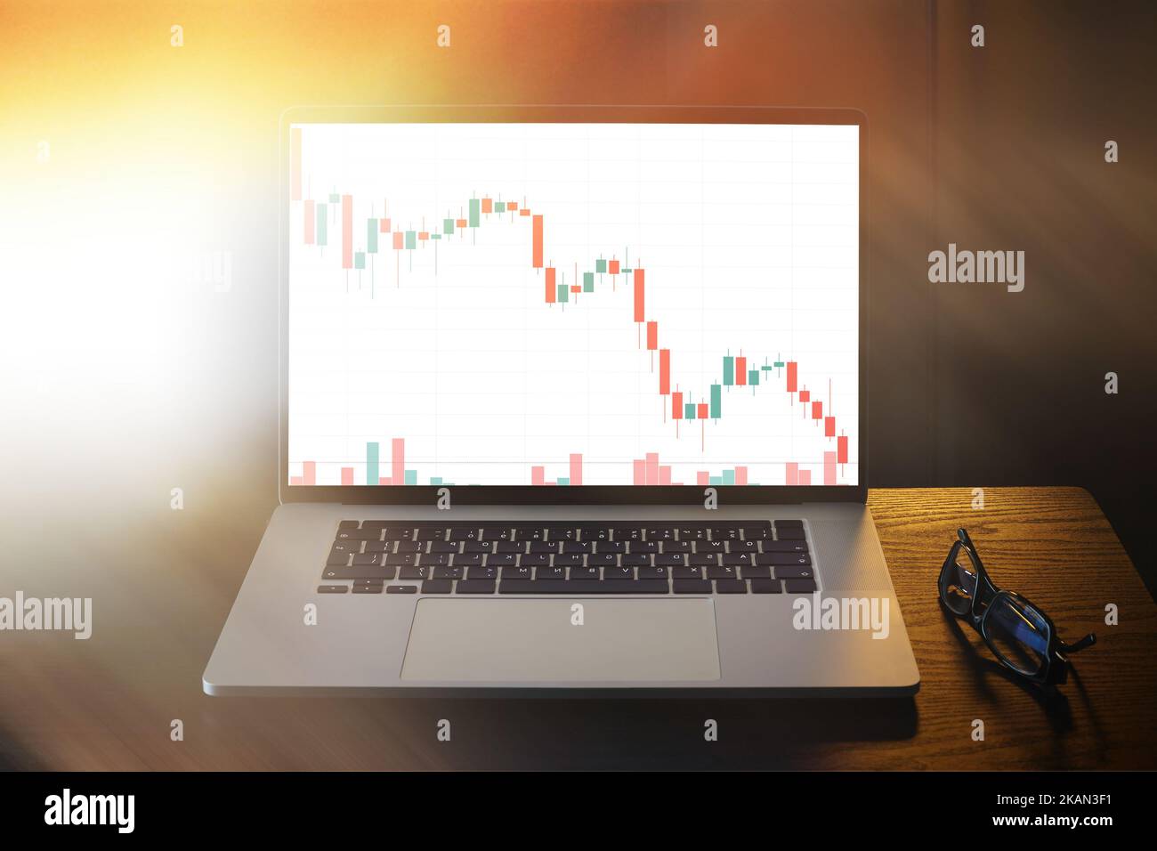 Crollo del mercato azionario, calo dei prezzi delle azioni. Classifiche commerciali in calo. Affari e finanza, investimenti in borsa. Foto Stock