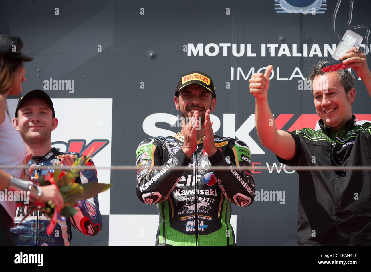 KENAN SOFUOGLU festeggia sul podio alla fine della gara durante il Campionato Mondiale FIM Supersport IMOLA - gara del 14 MAGGIO 2017 a Imola (Foto di Fabio Averna/NurPhoto) *** Please use Credit from Credit Field *** Foto Stock