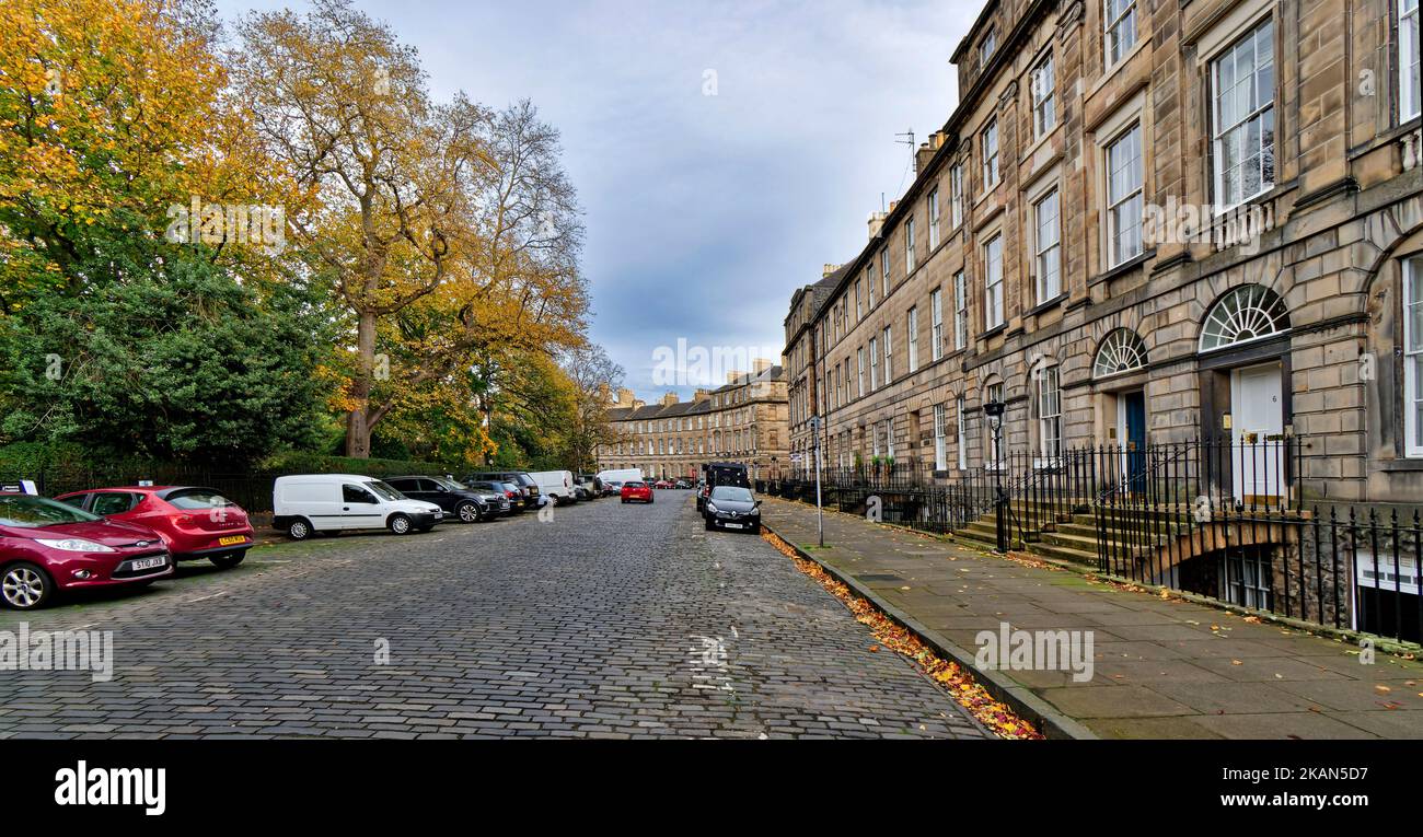 Edimburgo New Town Scozia le case e il giardino di Drummond Place in autunno Foto Stock