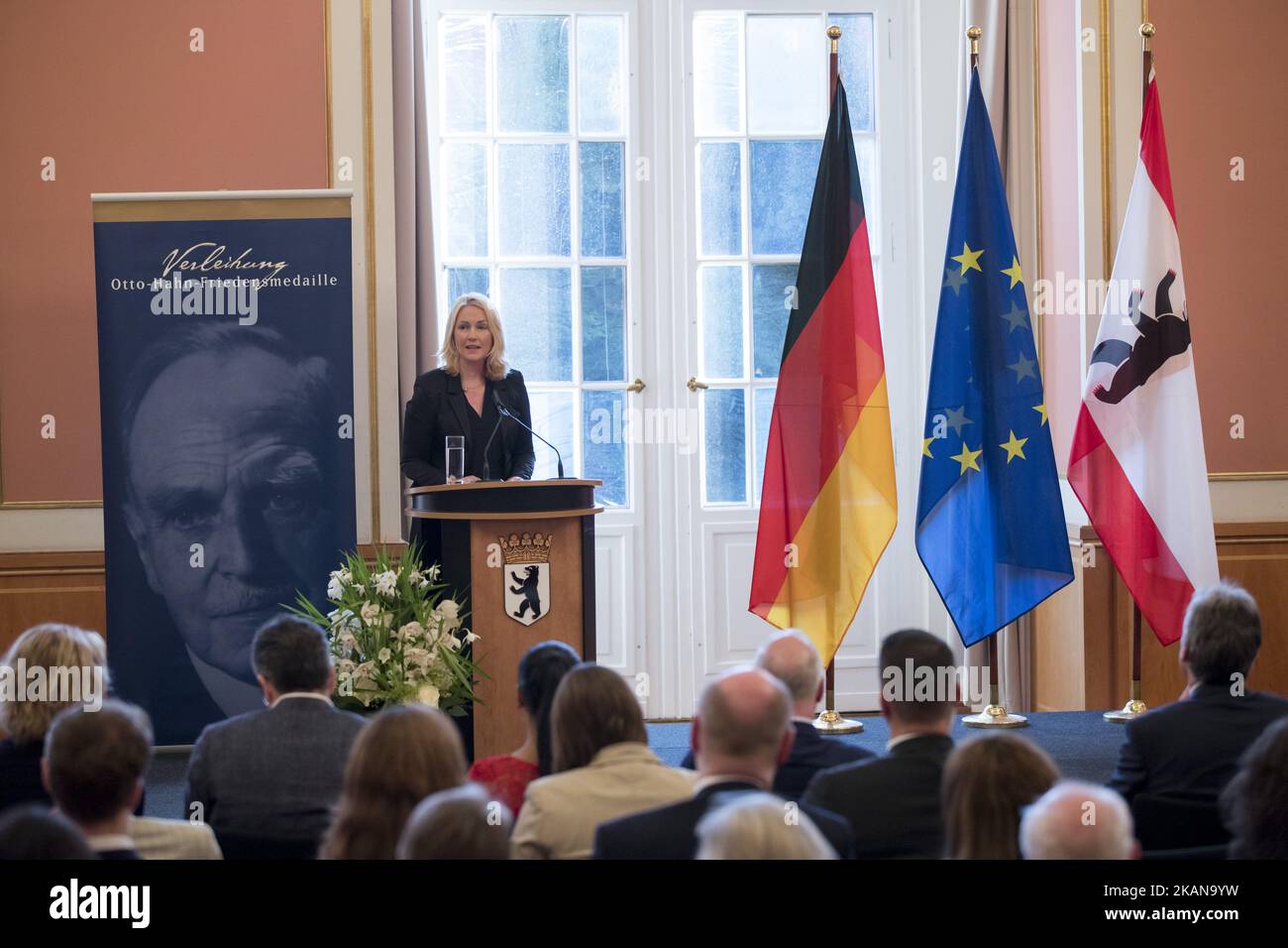 Il Ministro della famiglia Manuela Schwesig interviene durante la cerimonia di premiazione della Medaglia per la Pace otto-Hahn presso il municipio di Berlino, in Germania, il 25 maggio 2017. Melinda Gates riceve la Medaglia otto-Hahn per la sua attività filantropica contro la povertà e la malattia nel mondo attraverso la Fondazione Bill & Melinda Gates. (Foto di Emmanuele Contini/NurPhoto) *** Please use Credit from Credit Field *** Foto Stock