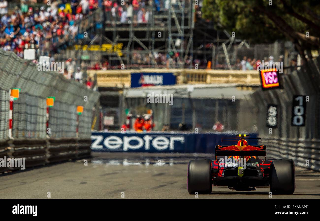 Max Verstappen dei Paesi Bassi e Red Bull Racing si aggiudica le qualifiche del Gran Premio di Formula 1 di Monaco il 27 maggio 2017 a Montecarlo. (Foto di Robert Szaniszló/NurPhoto) *** Please use Credit from Credit Field *** Foto Stock