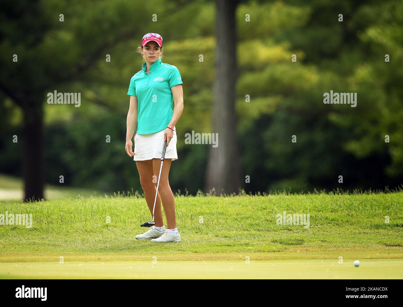 Gaby Lopez del Messico colpisce fuori dal campo verso la 6th verde durante l'ultimo round del LPGA Volvik Championship al Travis Pointe Country Club, Ann Arbor, MI, USA Domenica 28 Maggio, 2017. (Foto di Jorge Lemus/NurPhoto) *** Please use Credit from Credit Field *** Foto Stock