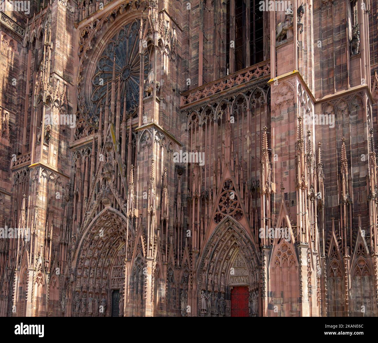 Dettaglio completo della Cattedrale di Strasburgo a Strasburgo, una città nella regione dell'Alsazia in Francia Foto Stock